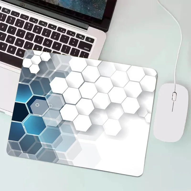 Gaming Keyboard Mini - لوحة ماوس بتصميم هندسي مع قاعدة